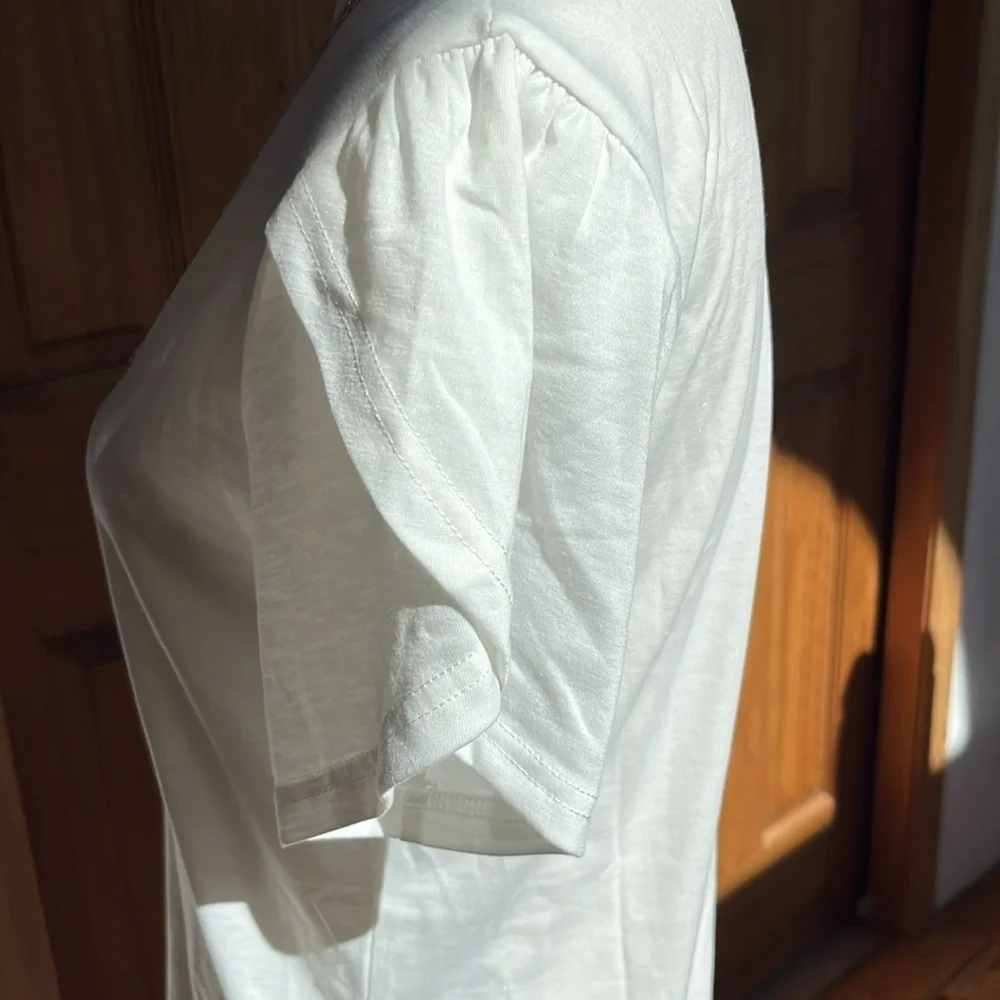 NWOT Boho soft ivory petal sleeved V-neck Top - Picture 2 of 2